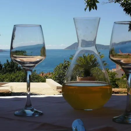 Πανσιόν Bako Komiža