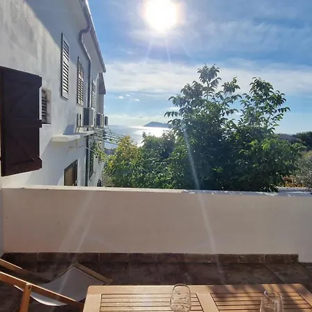 Bako Gostinjska kuća Komiza