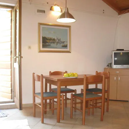 Bako Gostinjska kuća 3*
