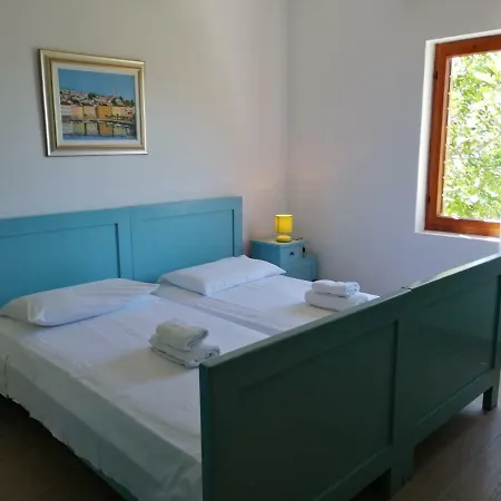 Bako 3* Komiza