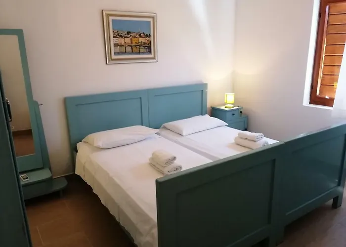 Bako Pensión 3*